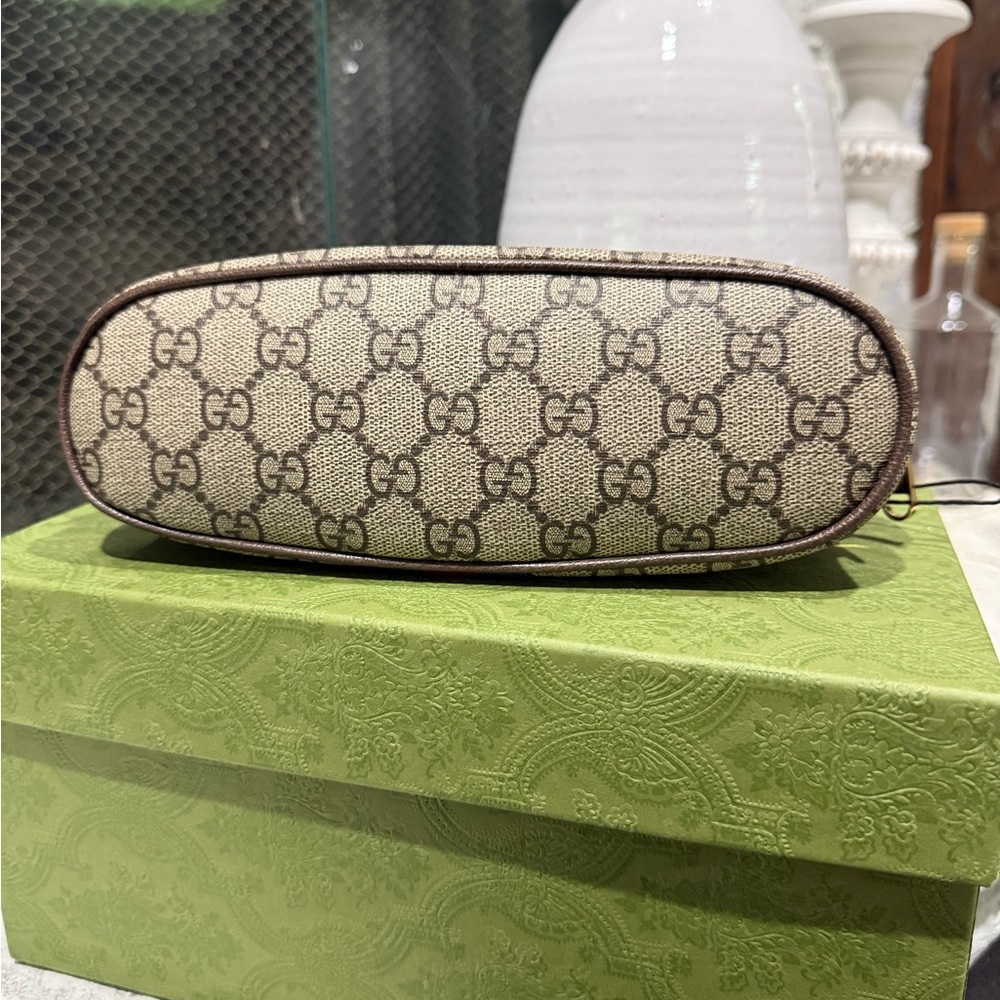 Gucci Beige GG Cosmetic Case with Red and Green Accent - Picture 6 of 10